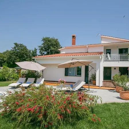 Villa Grosse Luxus-villa Fur 12 Personen Mit Pool, Jachuzzi Und Meeresnaehe Labin (Istria)