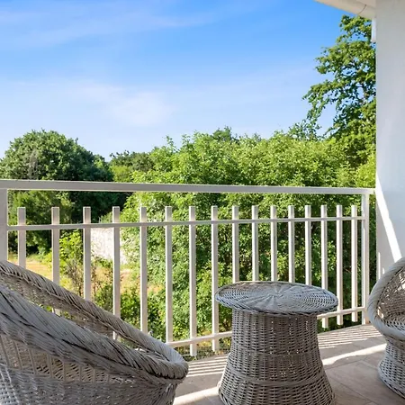 Grosse Luxus-villa Fur 12 Personen Mit Pool, Jachuzzi Und Meeresnaehe Villa *