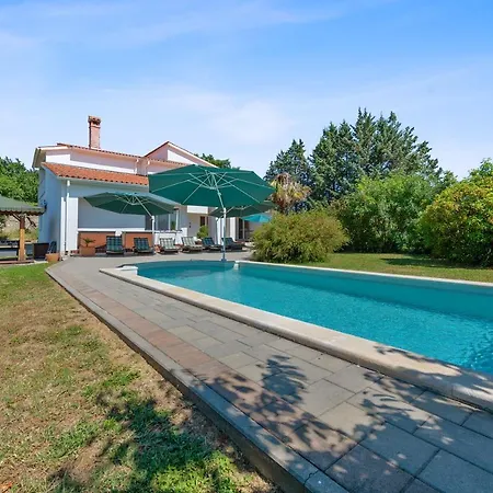 Grosse Luxus-villa Fur 12 Personen Mit Pool, Jachuzzi Und Meeresnaehe Villa *