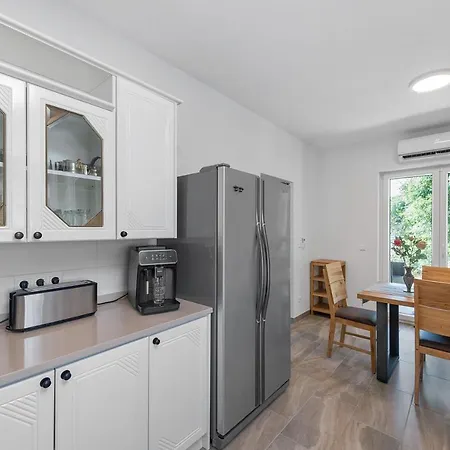 Grosse Luxus-villa Fur 12 Personen Mit Pool, Jachuzzi Und Meeresnaehe Villa