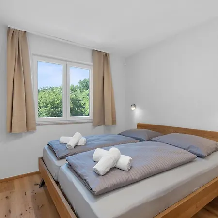 Grosse Luxus-villa Fur 12 Personen Mit Pool, Jachuzzi Und Meeresnaehe Villa *