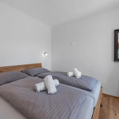 Villa Grosse Luxus-villa Fur 12 Personen Mit Pool, Jachuzzi Und Meeresnaehe Labin (Istria)