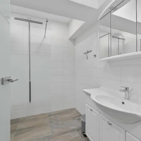Grosse Luxus-villa Fur 12 Personen Mit Pool, Jachuzzi Und Meeresnaehe *