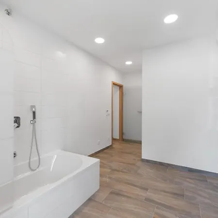 Grosse Luxus-villa Fur 12 Personen Mit Pool, Jachuzzi Und Meeresnaehe *