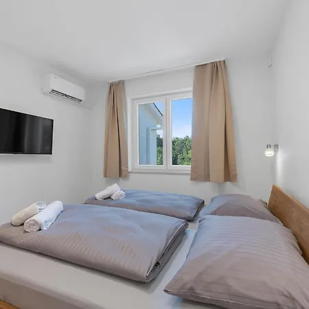 Grosse Luxus-villa Fur 12 Personen Mit Pool, Jachuzzi Und Meeresnaehe