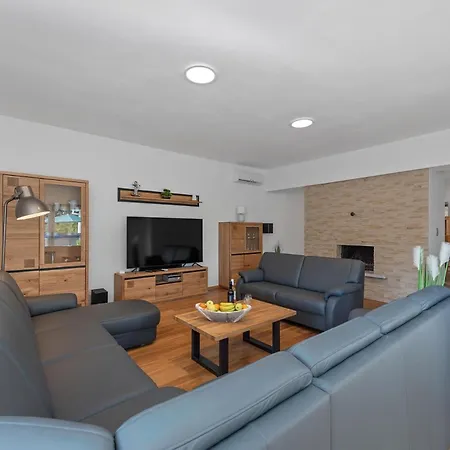 Grosse Luxus-villa Fur 12 Personen Mit Pool, Jachuzzi Und Meeresnaehe *