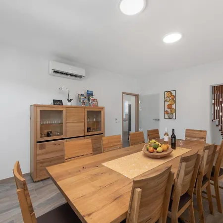 Grosse Luxus-villa Fur 12 Personen Mit Pool, Jachuzzi Und Meeresnaehe Villa