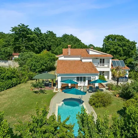 Villa Grosse Luxus-villa Fur 12 Personen Mit Pool, Jachuzzi Und Meeresnaehe *