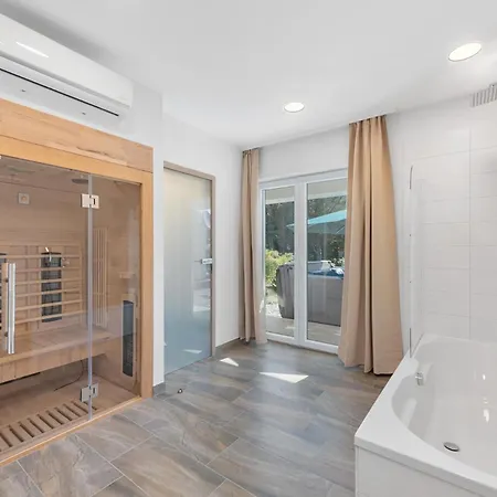 Villa Grosse Luxus-villa Fur 12 Personen Mit Pool, Jachuzzi Und Meeresnaehe Labin (Istria)