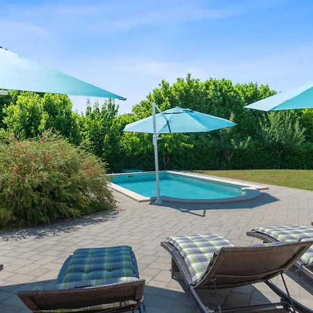 Grosse Luxus-villa Fur 12 Personen Mit Pool, Jachuzzi Und Meeresnaehe Villa
