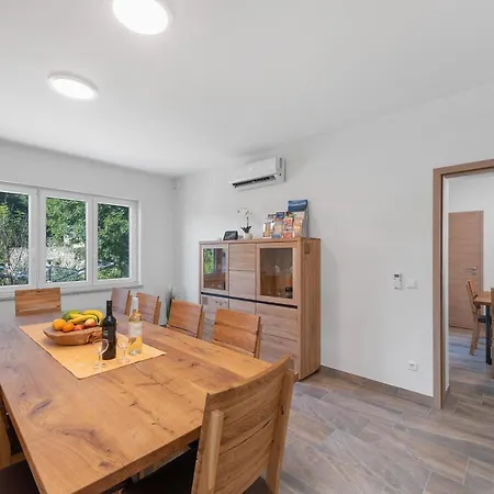 Villa Grosse Luxus-villa Fur 12 Personen Mit Pool, Jachuzzi Und Meeresnaehe *