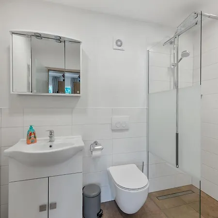 Grosse Luxus-villa Fur 12 Personen Mit Pool, Jachuzzi Und Meeresnaehe *