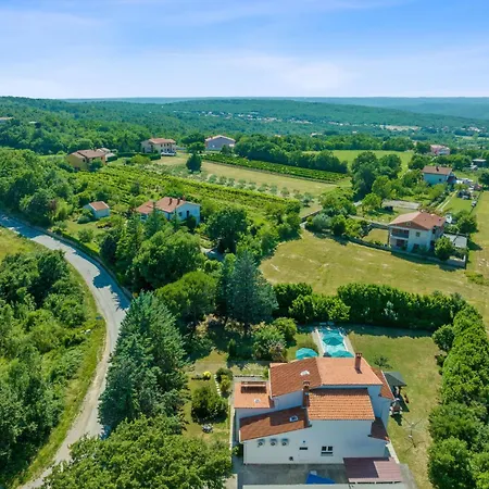 Grosse Luxus-villa Fur 12 Personen Mit Pool, Jachuzzi Und Meeresnaehe