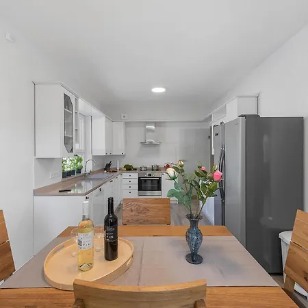 Grosse Luxus-villa Fur 12 Personen Mit Pool, Jachuzzi Und Meeresnaehe *