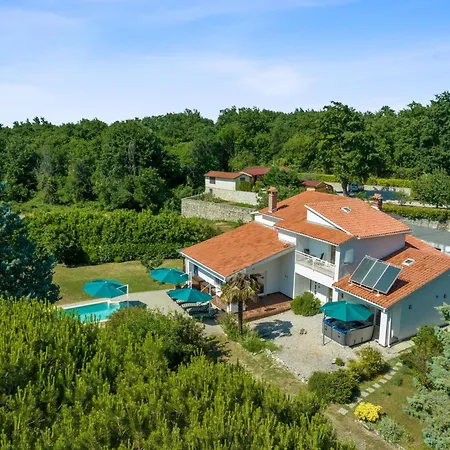 Grosse Luxus-villa Fur 12 Personen Mit Pool, Jachuzzi Und Meeresnaehe