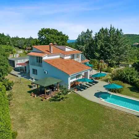 Grosse Luxus-villa Fur 12 Personen Mit Pool, Jachuzzi Und Meeresnaehe